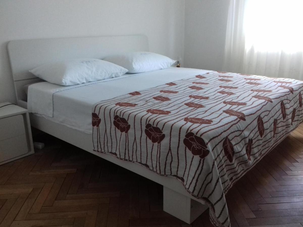 Apartment Dragan Pula Exterior photo