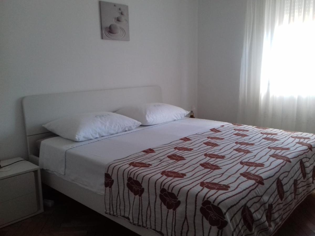 Apartment Dragan Pula Exterior photo